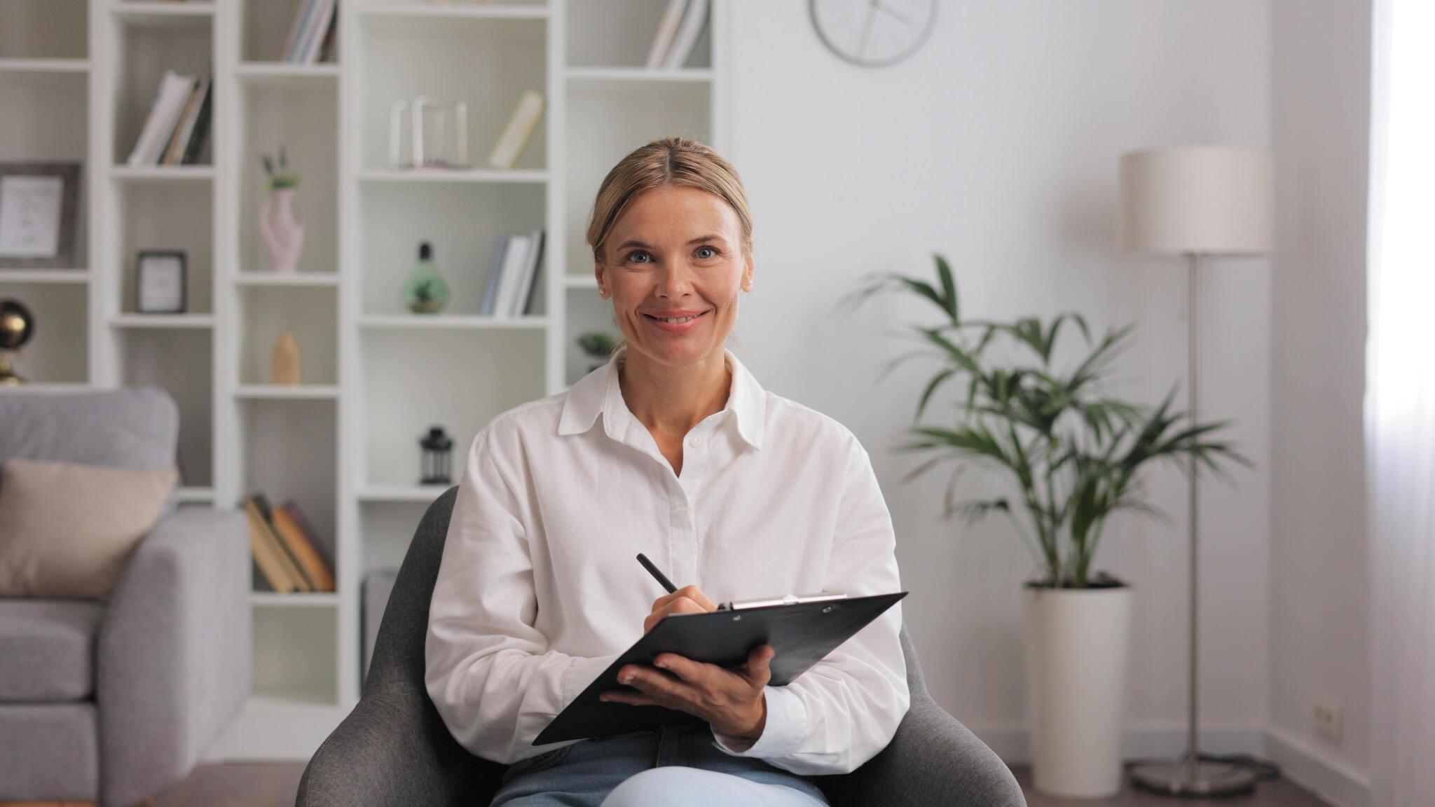 How to Play Psychiatrist: A Fun Guide for Groups